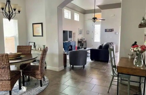 Biggs Field House | Comfy and Fun Home for Families-Dogs-Pool-Gated Community-Security-Great deal!