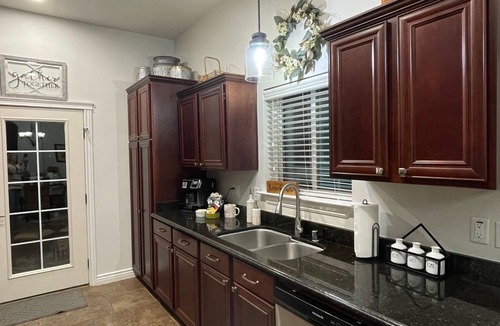 Biggs Field House | Comfy and Fun Home for Families-Dogs-Pool-Gated Community-Security-Great deal!
