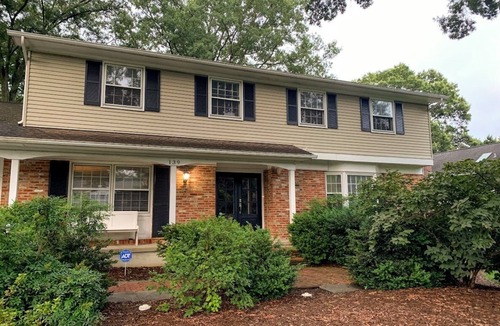 Parole House | Commissioning Week Escape with Pool and Beautiful 4 Seasons room