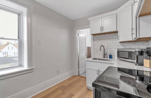 Front Park Apartment | Compact 3rd Floor Apt w/Lake Views