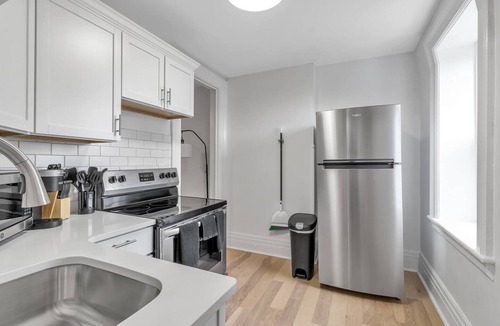 Front Park Apartment | Compact 3rd Floor Apt w/Lake Views