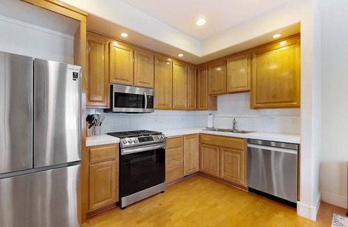 Broken Top Condo | Conveniently located townhome with kitchen, kitchenette, balcony & fireplace
