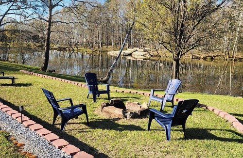 Childersburg House | Cottage 3-bedroom house in Tallaseehatchee Creek and the Coosa River/LayLake