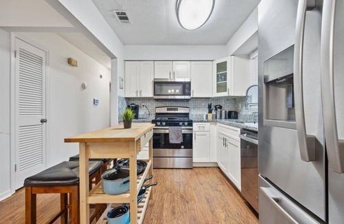 Alpharetta House | Cozy 3BR/2BA Ranch Style Home Near Avalon and Downtown Alpharetta