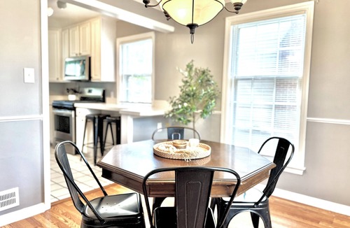 Flint House | Cozy 3BR Home Sleeps 6 Fast WiFi Family & Pet Friendly!