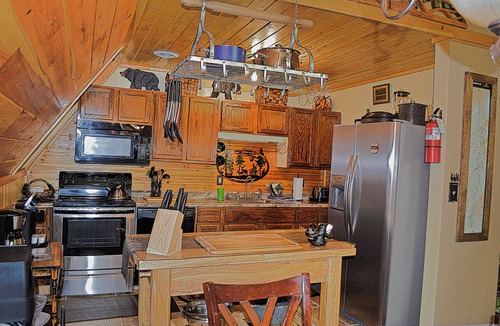 Chalet Village Cottage | Cozy A-Frame Cabin w/Hot Tub 3 Min to Downtown