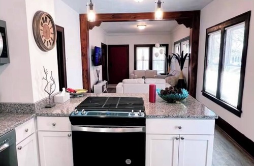 Minneapolis House | Cozy and Modern 4 bedroom 1 Bathroom McKinley Home