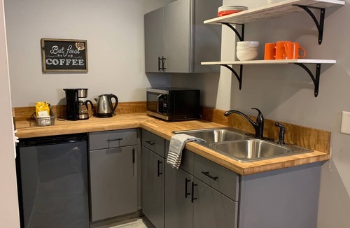 Davison Apartment | Cozy Guest Suite with Hot Tub in Davison