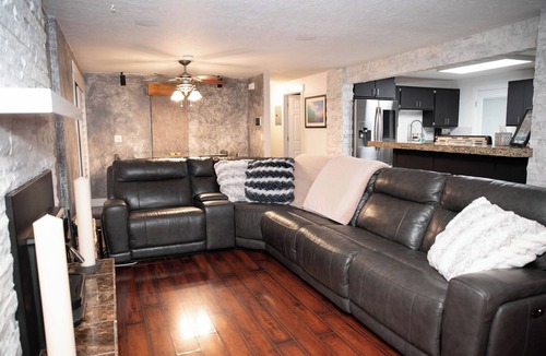 Sandy House | Cozy home with a pool, hot tub & steam shower