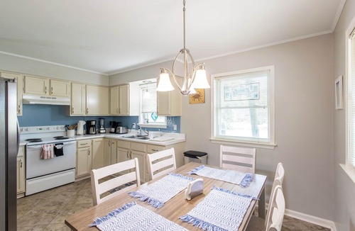 Northeast Virginia Beach House | Cozy Ocean Side Beach Cottage at Fantastic Location North End of Virginia Beach