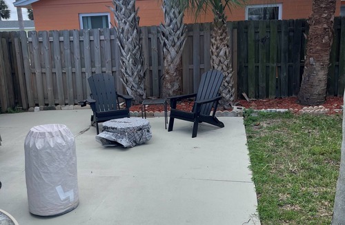 Roberta Heights House | Cozy Ormond Beach Bungalow home w/backyard and garage 1 block to the beach