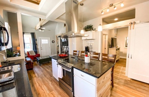 Colorado Springs House | ♥Custom♥Dream home, loft/porch,trendy neighborhood