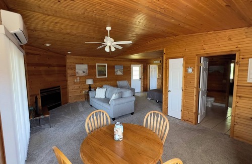 Alger Cabin | Deluxe Cabin (PF)(Accessible)
