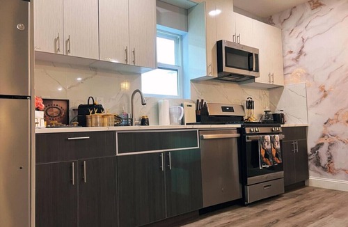 West Side Apartment | DESIGNER 2BR/2BA RETREAT | 15 MIN TO METLIFE STADIUM | EASY NYC