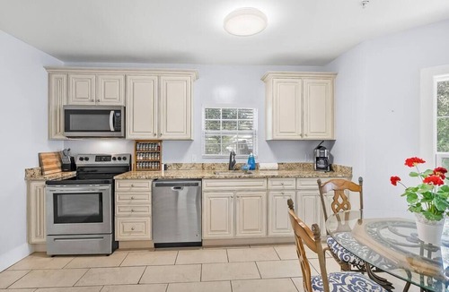 Downtown Historic District Apartment | Dog-friendly renovated downtown apt FREE BIKES