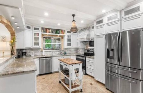 Mobile House | Downtown and Beach accessible Hot Tub + Firepit