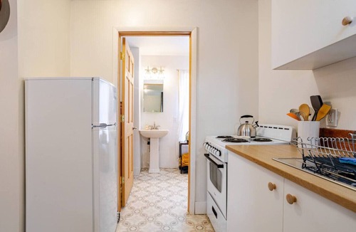 Walton Apartment | Downtown Walton Efficiency
