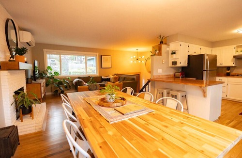 Fox Hollow House | Easy Eugene Stay w/Yard, Space & Private Primary
