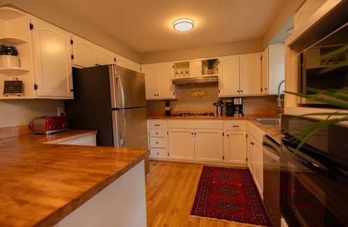Fox Hollow House | Easy Eugene Stay w/Yard, Space & Private Primary
