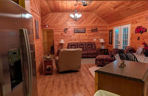 Elberton Cabin | Elberton Cabin on Lake Clark Hill, 2-br 1 bath, 0.5 miles to Modock boat ramp.