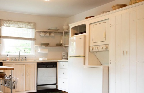 Bridgehampton Cottage | Enchanted Hamptons Cottage in NYTimes Garden