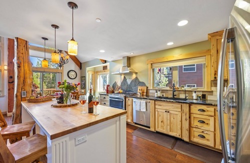 Serene Lakes Cabin | Enjoy the High Sierras at the Hillside Mountain Retreat, elegantly rustic cabin
