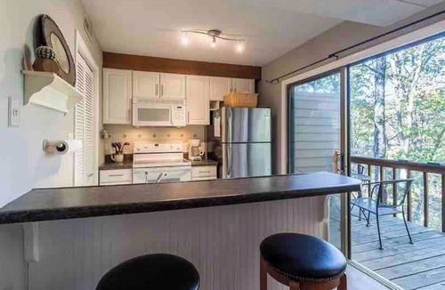 Wintergreen House | Escape to Wintergreen Resort! Our pet & kid-friendly 2BR/2BA townhome is steps from skiing, dining & the Market. Hike, ski, swim, or sip at nearby wineries & breweries—adventure awaits year-round!