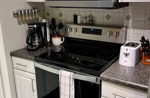 Wintergreen House | Escape to Wintergreen Resort! Our pet & kid-friendly 2BR/2BA townhome is steps from skiing, dining & the Market. Hike, ski, swim, or sip at nearby wineries & breweries—adventure awaits year-round!