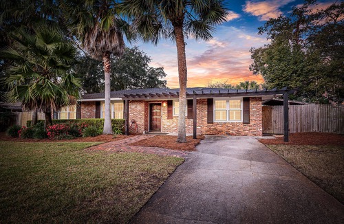 Saint Simons Island House | Excellent Location! Close to Restaurants, Shopping and Beach | Private large backyard