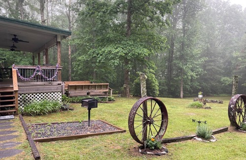 Cedar Mountain House | Explore Nearby Waterfalls & Epic Mountain Biking — Relax in a Pet-Friendly Home!