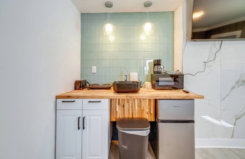 Bellepoint Apartment | Explore the Hinton Historic District! Luxe Studio