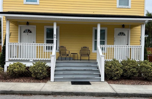 Lincolnville Apartment | F4, Downtown, POOL, 2 king beds, 2 full bathrooms, free onsite parking!