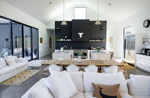 Batesville House | FAB MODERN BARN w/heated pool, views & 21+ acres - close to UVA & Vineyards!