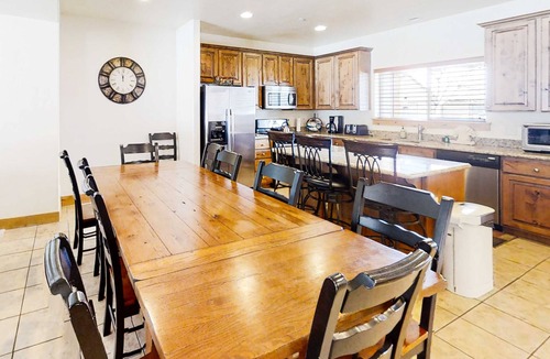 Bear Hollow Village Condo | Family-Friendly Home with Private Hot Tub, Shared Pool, WiFi, and Central AC
