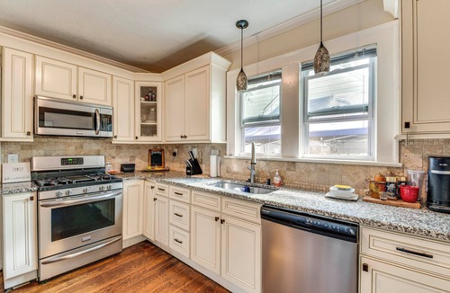 Hapeville House | Family Home w/Large Yard, Near Mercedes-Benz!