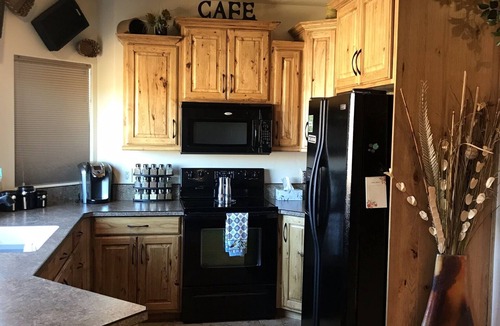 Washington House | FANTASTIC UNOBSTRUCTED VIEW OF PINE MTN & QUIET GET-AWAY FOR MATURE COUPLES.