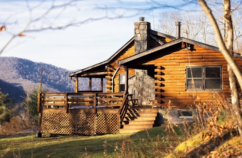 Phoenicia House | Fawn Hill Cabin: Cozy Log Cabin in Phoenicia w/Year-Round Pool