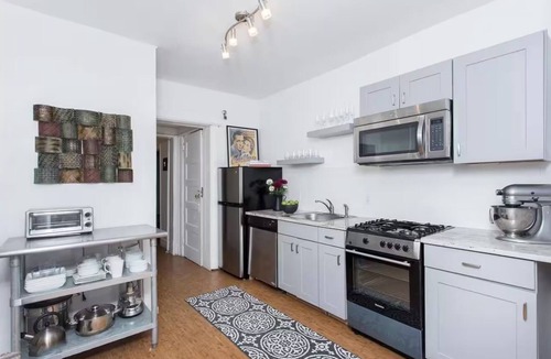 Brooklyn Apartment | Flatbush Brooklyn 2-bedroom apartment with AC, WiFi & Backyard.