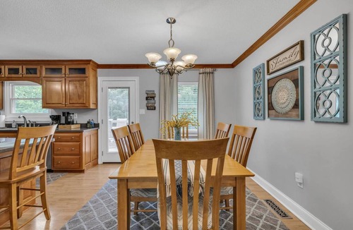Chickamauga House | Free Ruby Falls Ticket & More -Large 4BR/3BA-3 acres- Cloudland Canyon, Chattanooga-Lookout Mountain