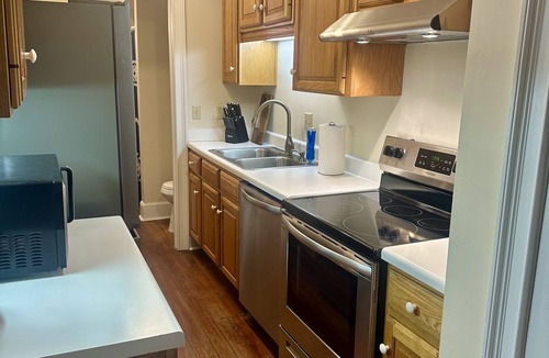 Beach Institute Apartment | Fully furnished garden apartment located 1.5 blocks from beautiful Forsyth Park.