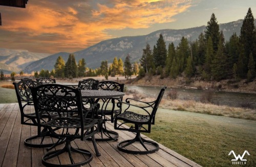 Gallatin Gateway Cabin | Gallatin River Getaway
