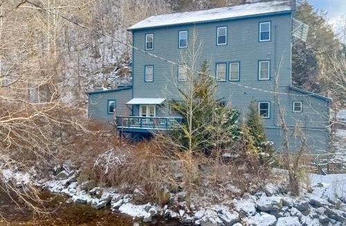 McDowell House | Games Galore! Riverfront Group Retreat in McDowell