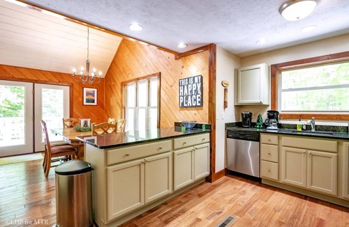 Old Timberline House | Gnarnia - 434 Cabin Mountain Road Gnarnia - Air Conditioning, Lake Access, Fire Pit, Hot Tub