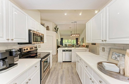 Tara Golf and Country Club Condo | GORGEOUS 2-2 Home - exquisite finishes and perfect locale Sarasota/Bradenton