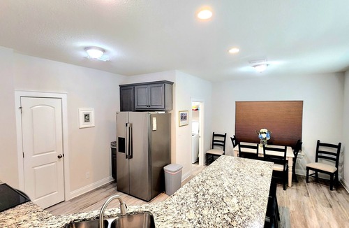 Silverhill House | Gorgeous and Modern 3 Bedroom Home - Easy Walk to Downtown Silverhill Dining