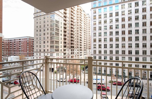 Ballston Apartment | Gorgeous Ballston 1BR w/W/D, Gym & Pool, near Metro, by Blueground