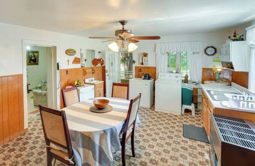 Cordova Cottage | Great for Groups! Cordova Home Near Hiking
