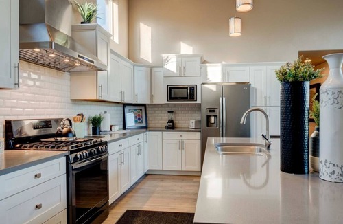 West University House | Great View! UNR~Sleeps 12~Deck~Reno~Minerva House~ Near Downtown~Family Fun