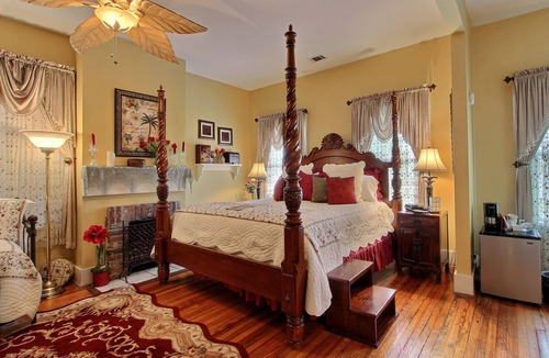 Historic District - North Bed & Breakfast | Green Palm Inn