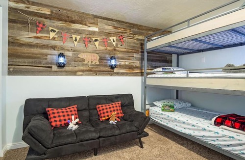 Sandy Apartment | Grumpy Grizzly